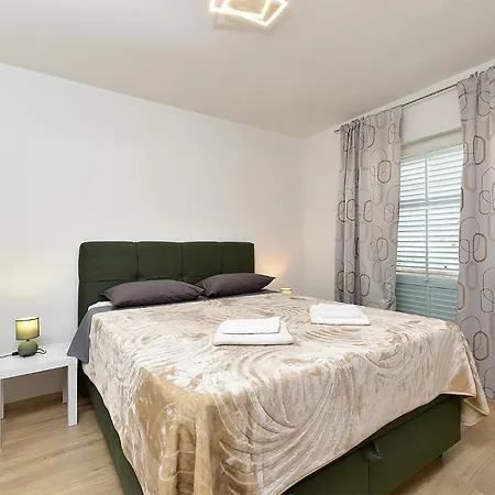 Florinda 2091 * Pula